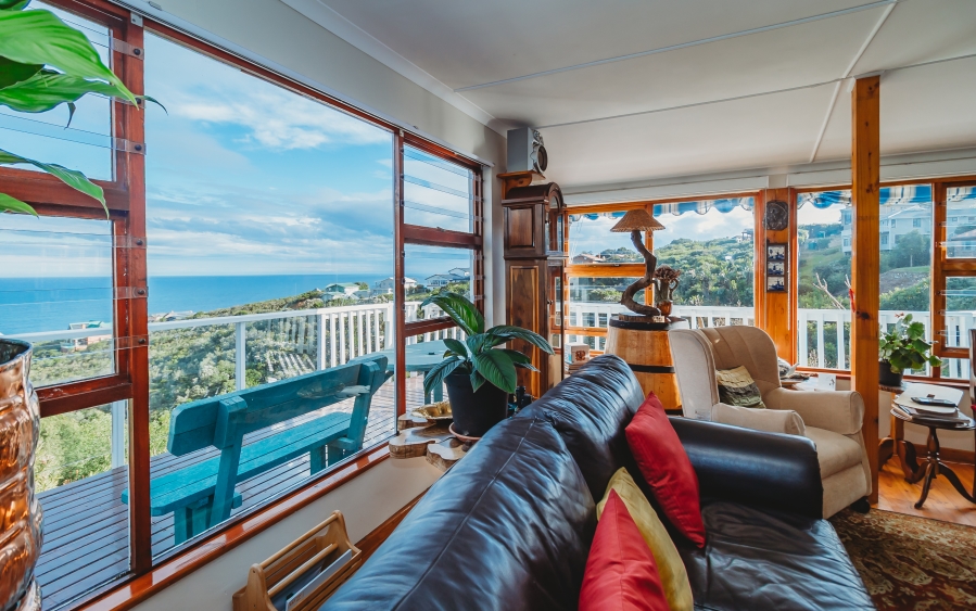 5 Bedroom Property for Sale in Herolds Bay Western Cape
